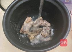 萝卜牛骨汤的做法图解2