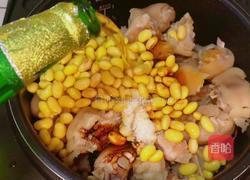 不用一滴油一滴水，做出来的懒人版猪蹄炖黄豆的做法图解9