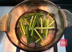 蒜苗炒腊肠的做法图解5