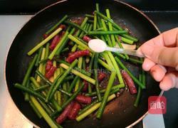 蒜苗炒腊肠的做法图解12