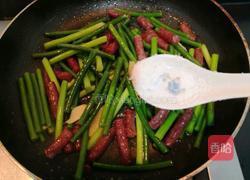 蒜苗炒腊肠的做法图解13