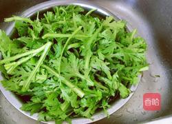 蒜蓉香菇炒茼蒿的做法图解1