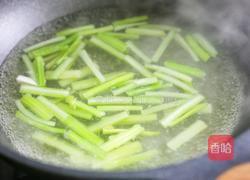 杏鲍菇胡萝卜炒西芹的做法图解6