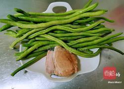 肉丁炒豇豆的做法图解1