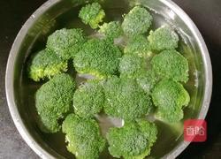 火腿鸡蛋炒芝士面的做法图解1