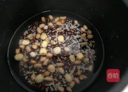 奶香杂粮粥的做法图解3