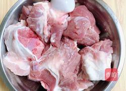 海带大骨汤的做法图解1