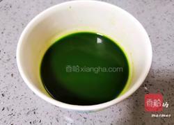 菠菜汁疙瘩汤的做法图解1