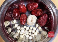 红枣银耳莲子汤的做法图解3
