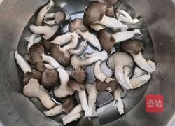 腊味菌菇素鸡的做法图解1