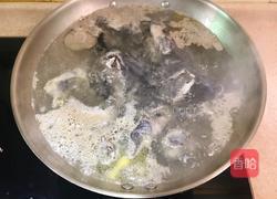 药膳乌鸡汤的做法图解3