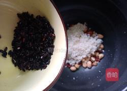 红豆花生黑米粥的做法图解5