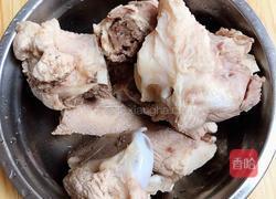 酸菜炖大骨的做法图解3