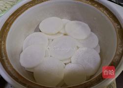 萝卜金针菇虾煲的做法图解3