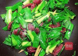 豆豉蒜苗炒腊肠的做法图解10