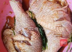 电饭煲鸡腿的做法图解1