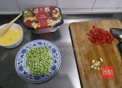 毛豆炒蛋的做法图解1