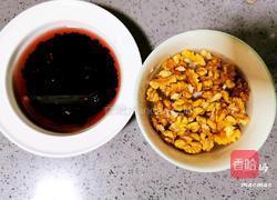 核桃黑米豆浆的做法图解3