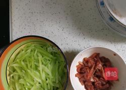 莴笋炒肉的做法图解1