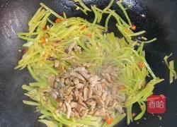 莴笋炒肉的做法图解5