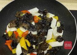 木耳炒山药彩椒的做法图解6