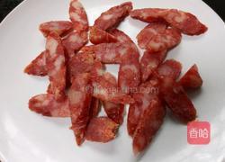 蒜苗炒腊肠的做法图解2