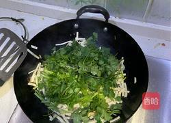 芫荽炒豆腐皮的做法图解6