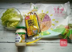 火腿肠手抓饼卷的做法图解1