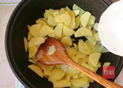 土豆片炒韭菜的做法图解7