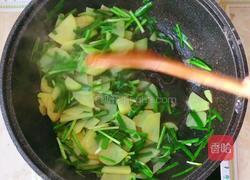 土豆片炒韭菜的做法图解10