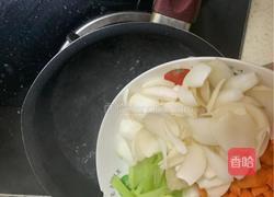 椰汁芡实香芋煲的做法图解3