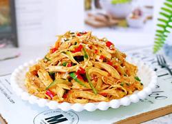 凉拌鸡丝香辣爽口