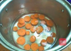 红萝卜虾肉肠的做法图解2