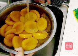 滴水不加的黄桃罐头的做法图解1