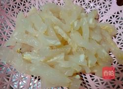 黑木耳炒蹄筋的做法图解1