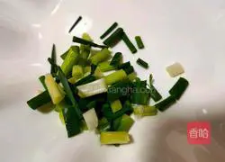 Illustration of how to make stir-fried tendons with black fungus 4