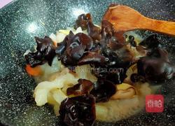 黑木耳炒蹄筋的做法图解8