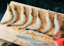 Illustration of Braised Prawns in Oil 4