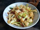 猪肉炒菜花的做法[图]