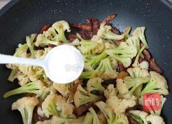 猪肉炒菜花的做法图解8