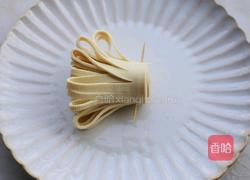 凉拌豆皮版花开富贵的做法图解7
