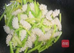 鱿鱼炒芹菜的做法图解5