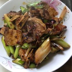 蒜苗回锅肉的做法[图]