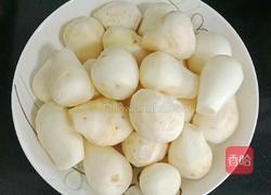 剁椒蒸芋头的做法图解1