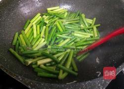 蒜苔炒熟肉的做法图解6