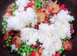 菠萝虾仁炒饭的做法图解12