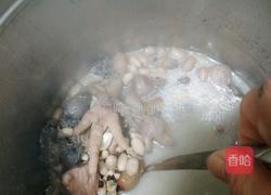 眉豆花生鸡脚河蚌汤的做法图解6