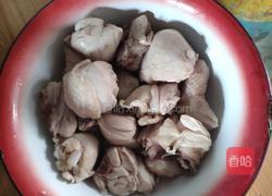 土豆炖鸡腿的做法图解1
