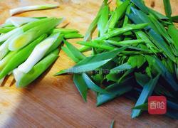 腊肉炒青蒜的做法图解2