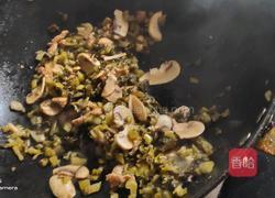 咸菜肉丝蘑菇年糕汤的做法图解5